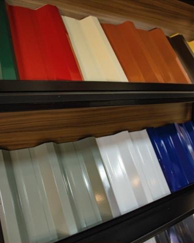 Telhas com pintura eletrostática em várias cores